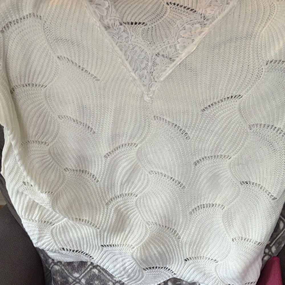 Elegant White V-Neck Sweater